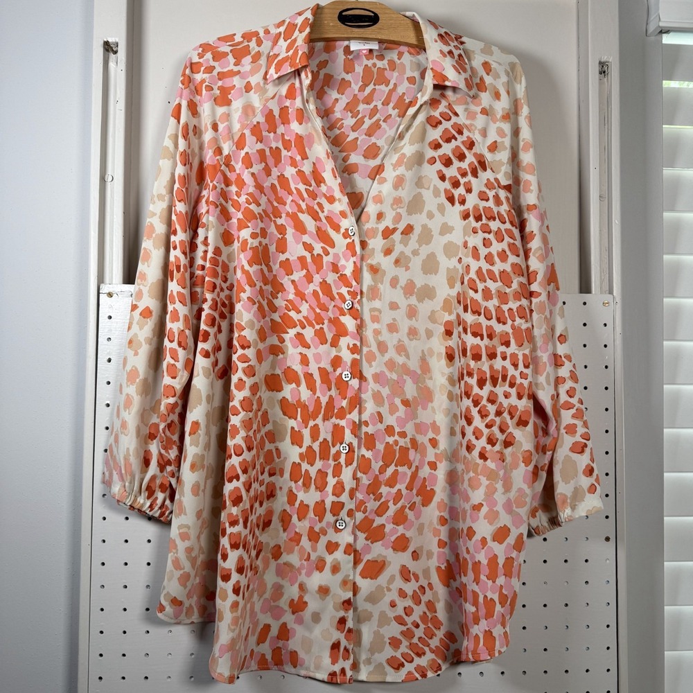 CAbi Button Up Blouse Womens Small Beige Pink‎ Animal Print Long Sleeve V Neck